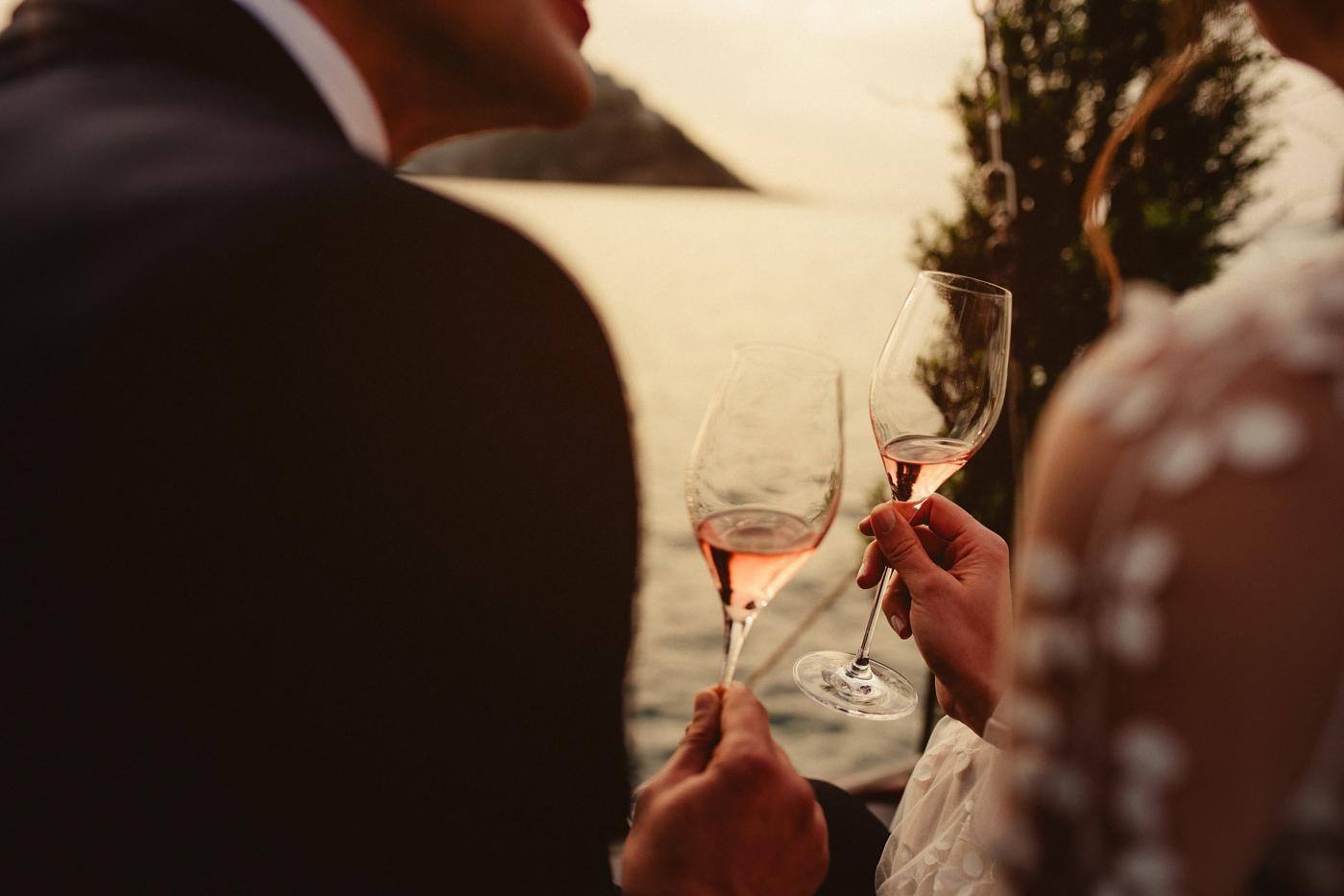 Propose in a boat over San Sebastian bay